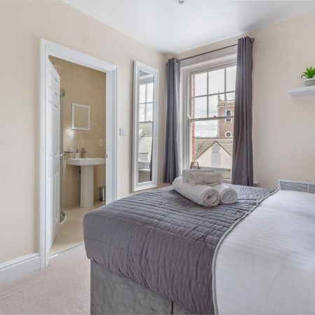 Guest Homes - Trinity Apartment Вустер Экстерьер фото