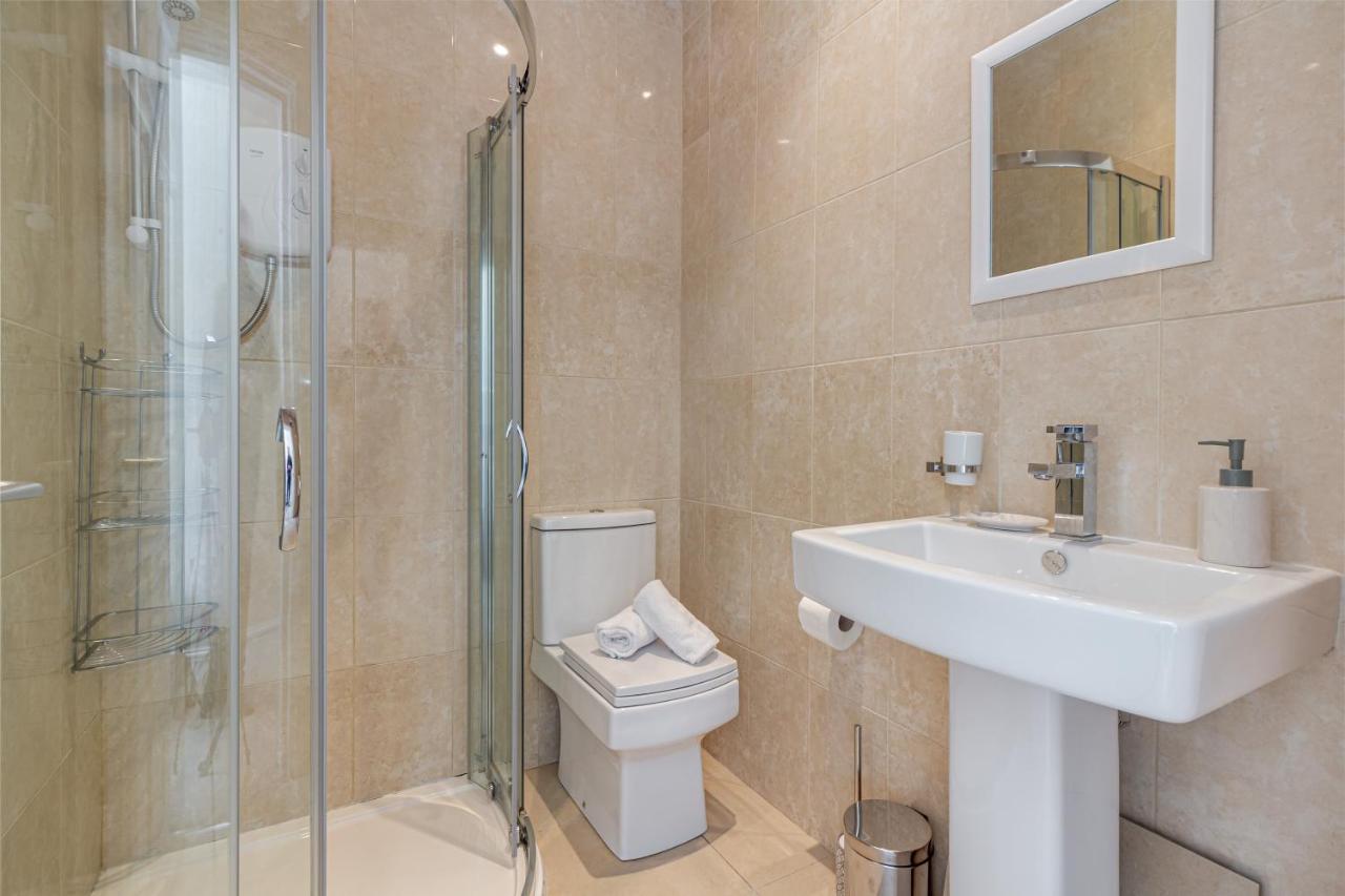 Guest Homes - Trinity Apartment Вустер Экстерьер фото